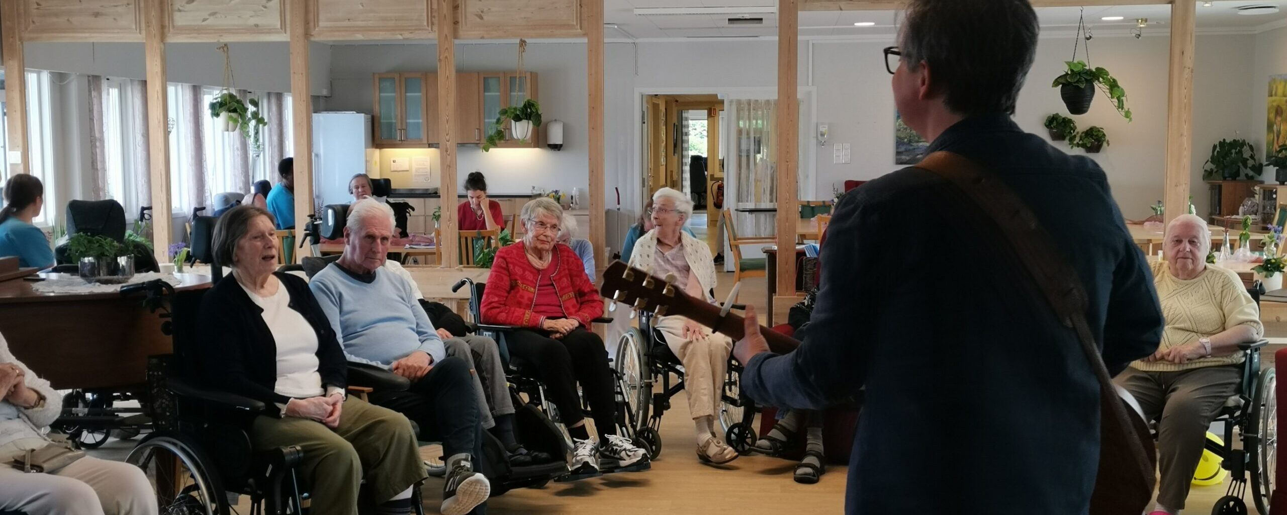 Fredrik Elholm På Besøk Adventistkirkens Sykehjem Nordås